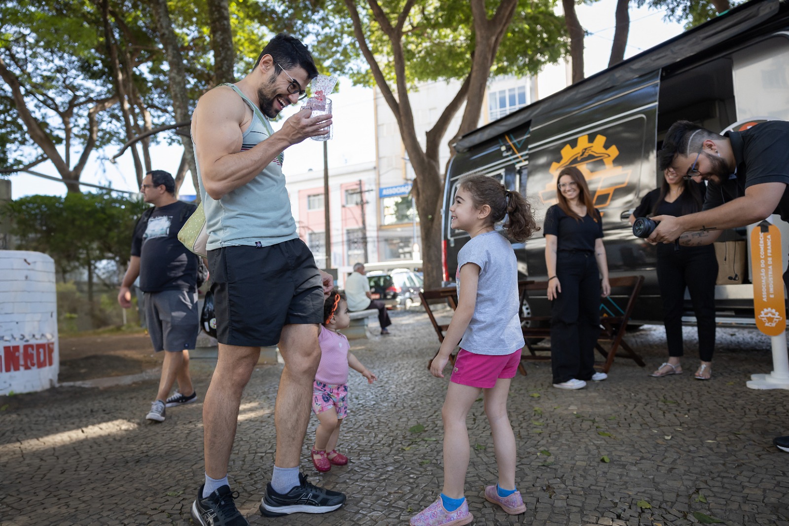 Em véspera de Dia dos Pais, Acif leva prestação de serviços e diversão à Estação