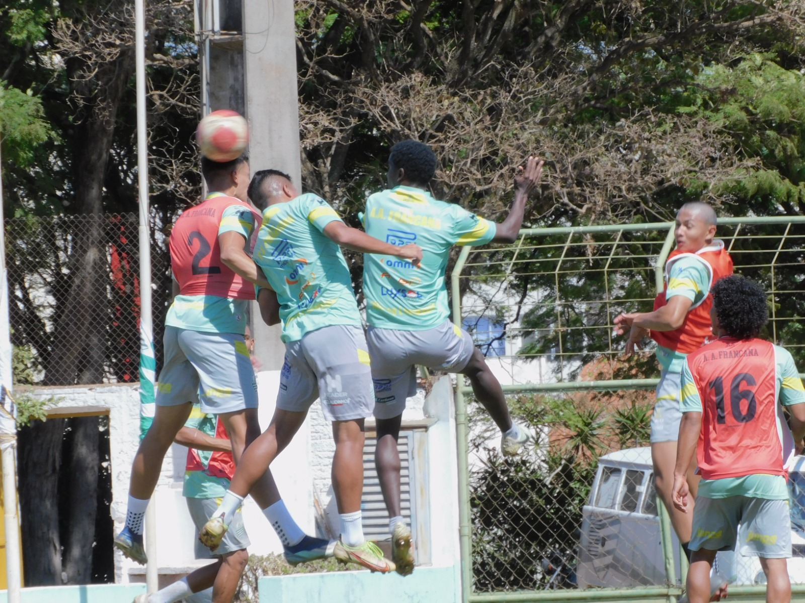 Francana quer virar o jogo contra a Votuporanguense, neste sábado, fora de casa