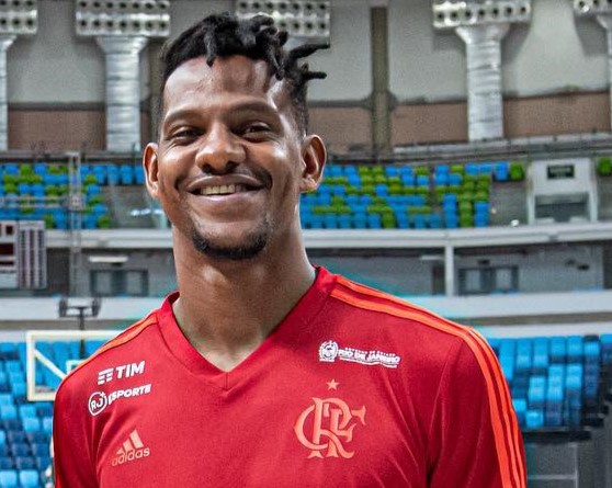 Jhonatan acerta seu retorno ao Flamengo após jogar três temporadas no Sesi Franca