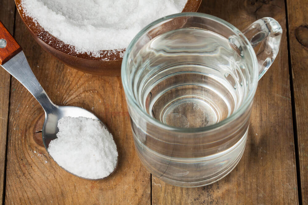 Beber água com bicarbonato de sódio faz bem? Veja riscos e benefícios desse hábito