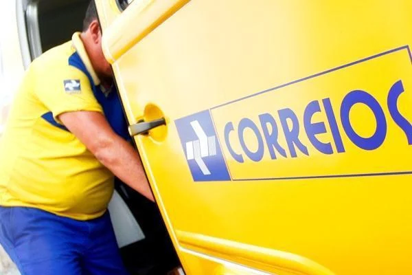 Correios fazem alerta sobre golpe cobrando taxa para retirar encomenda