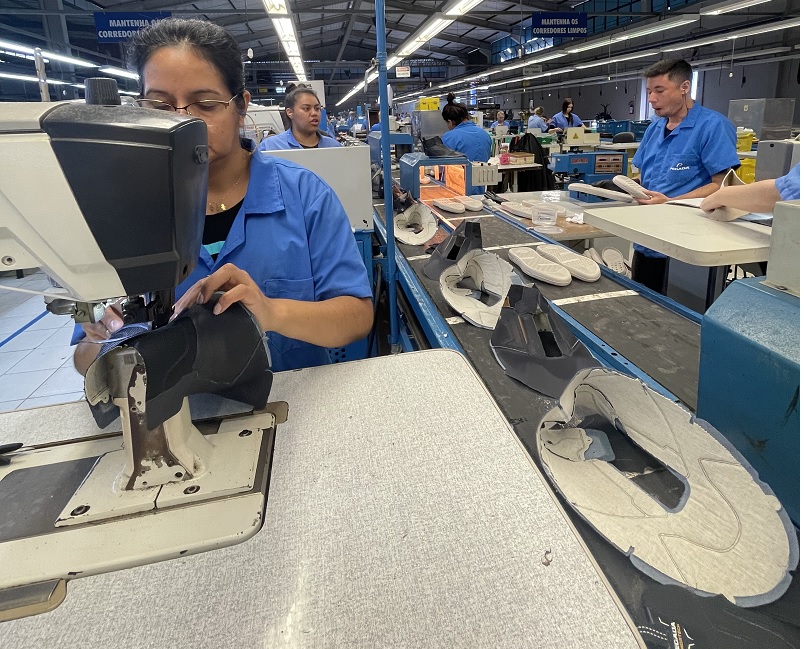 Indústria calçadista mantém ritmo a aumenta o número de vagas de emprego no país