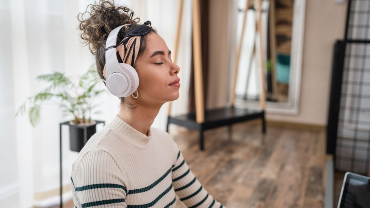 Ouvir 30 minutos de música pode aliviar ansiedade, diz estudo