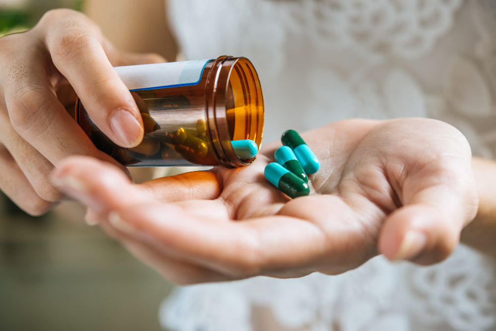 O que pode acontecer quando você toma um medicamento vencido; muito cuidado