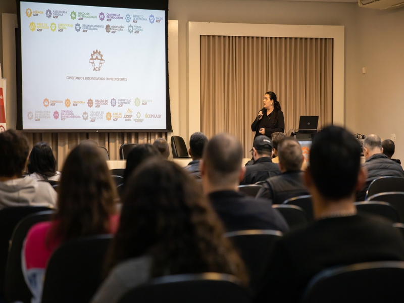 ACIF faz palestra sobre criação de conteúdo em redes sociais e produção audiovisual