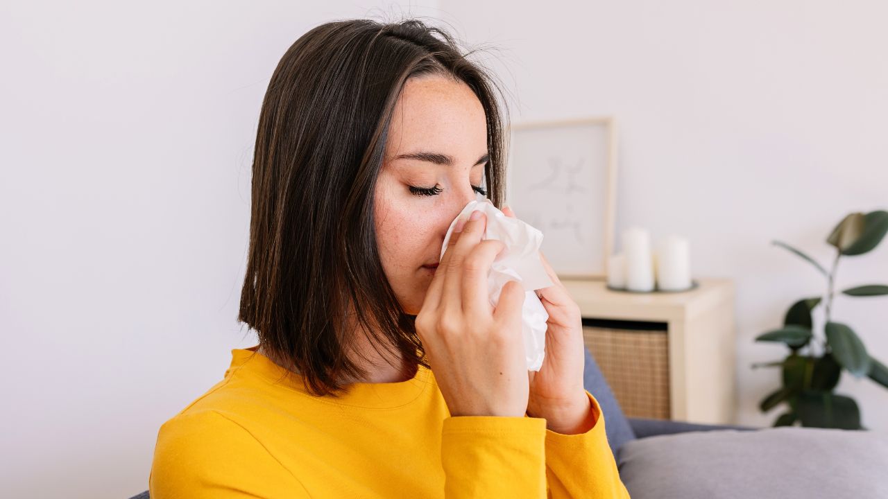Resfriados e rouquidão: saiba como se proteger no clima instável