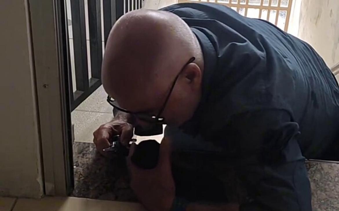 Avô, que não sorria depois de perder cachorrinha, se emociona ao ganhar uma surpresa