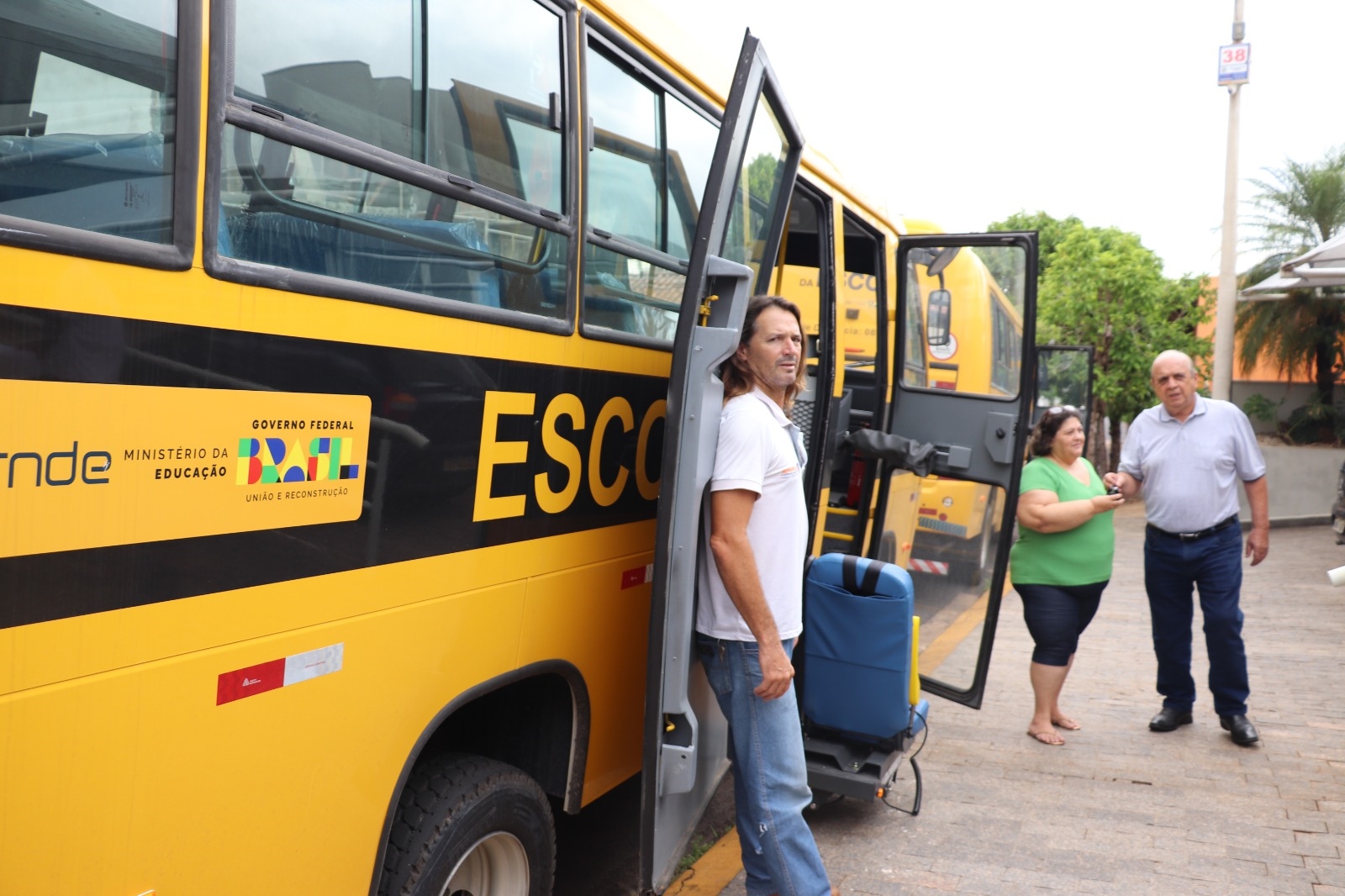 Prefeitura de Rifaina compra mais três ônibus escolares com recursos próprios