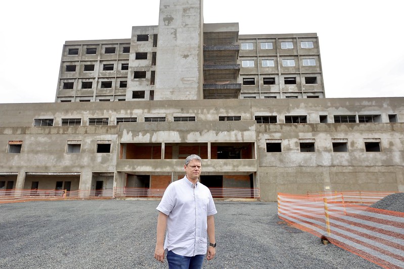 Governador Tarcísio de Freitas revela capacidade do Hospital Estadual de Franca