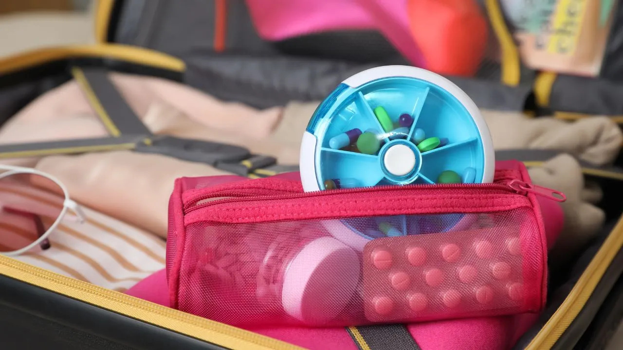 Vai viajar e precisa levar remédios? Saiba quais são os cuidados que você deve ter!