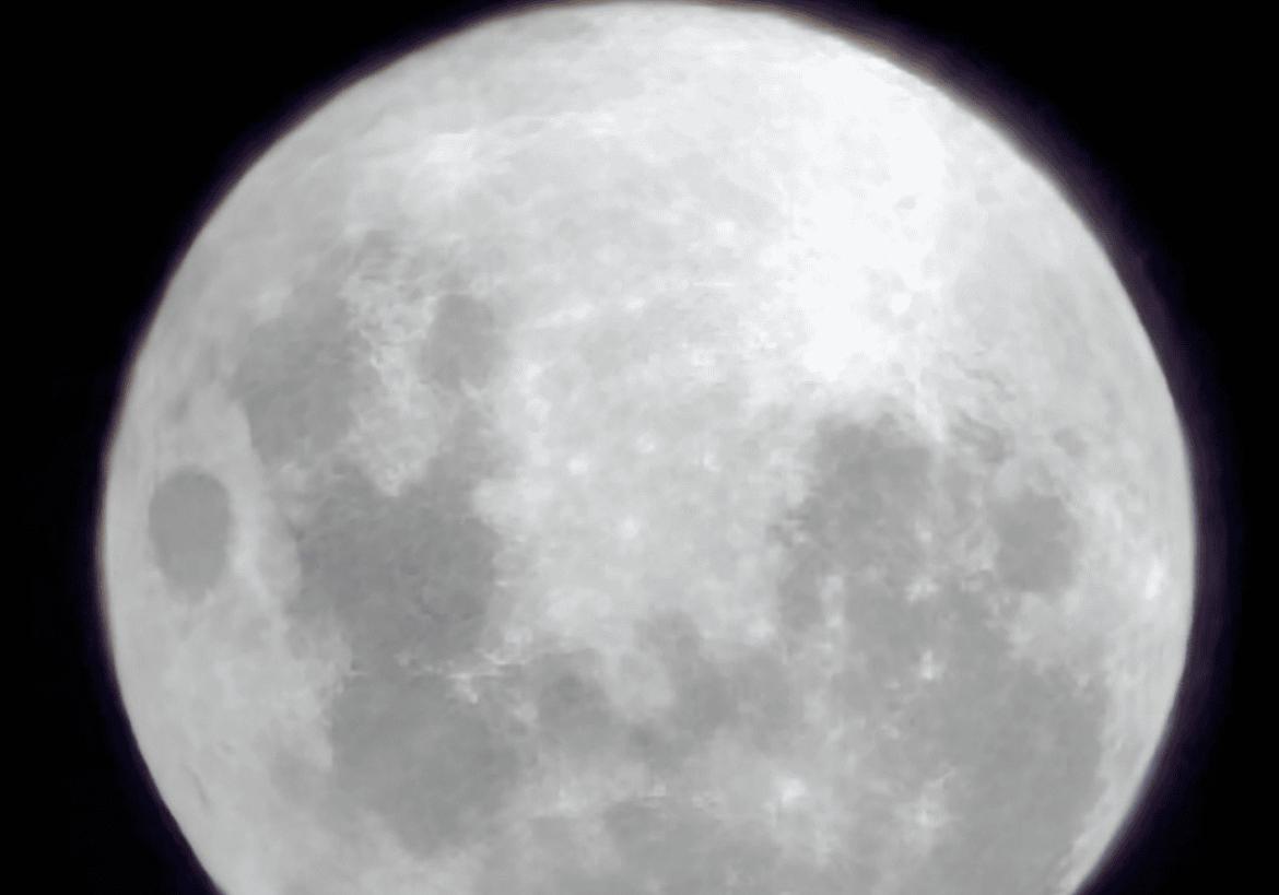 Lua de Lobo ilumina os céus. Veja imagem e saiba mais sobre o fenômeno astronômico