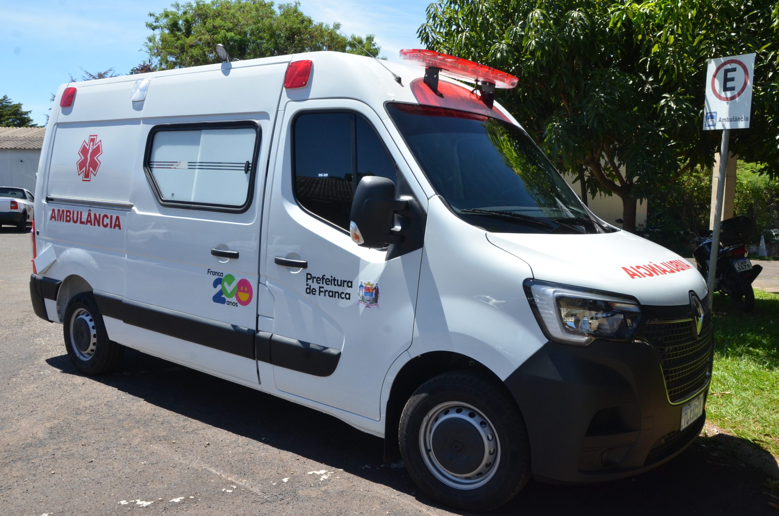 Nova ambulância reforça atendimento de saúde em Franca e amplia suporte à população