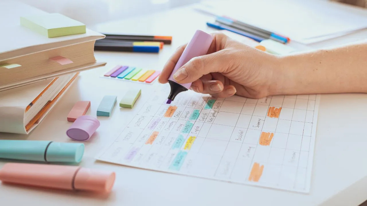 Organizar a semana antes de encerrar o domingo pode ajudar muito na produtividade