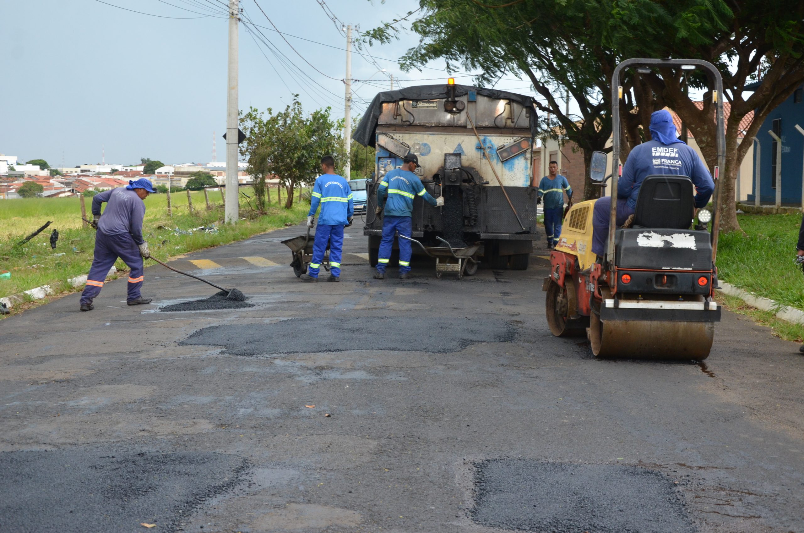 Manutenção de ruas em Franca: Emdef intensifica ações da operação tapa-buracos