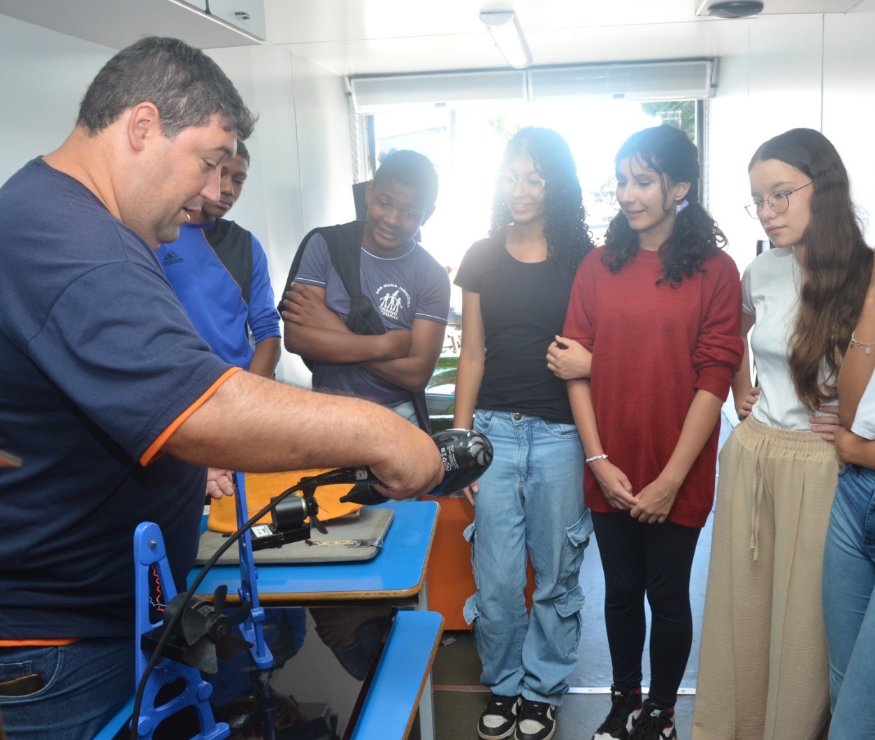 Em Franca , projeto Ciência Móvel retoma programação nas escolas