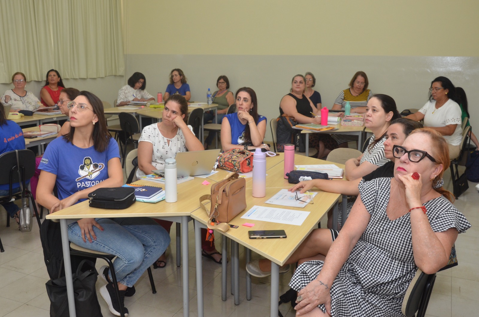 Professores da rede municipal participam de capacitação com especialista em Educação
