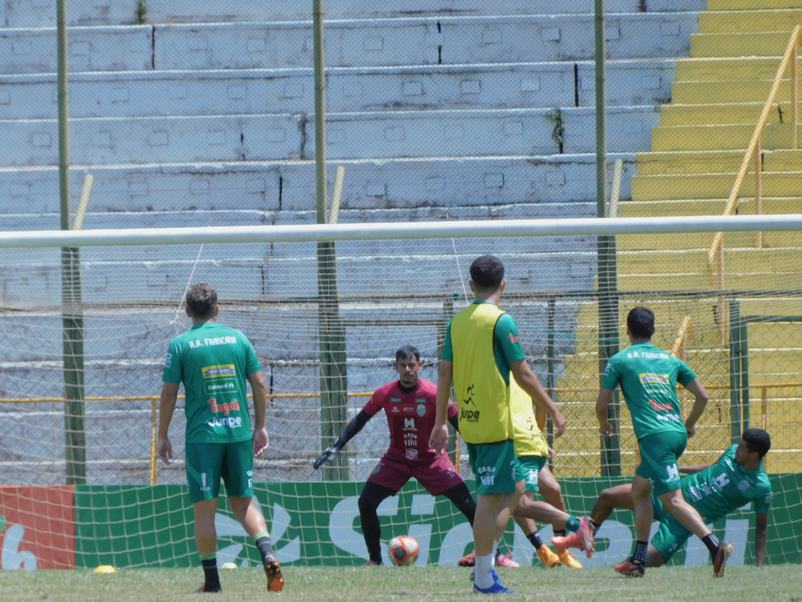 Francana, com três desfalques, encara a Itapirense com apoio dos torcedores