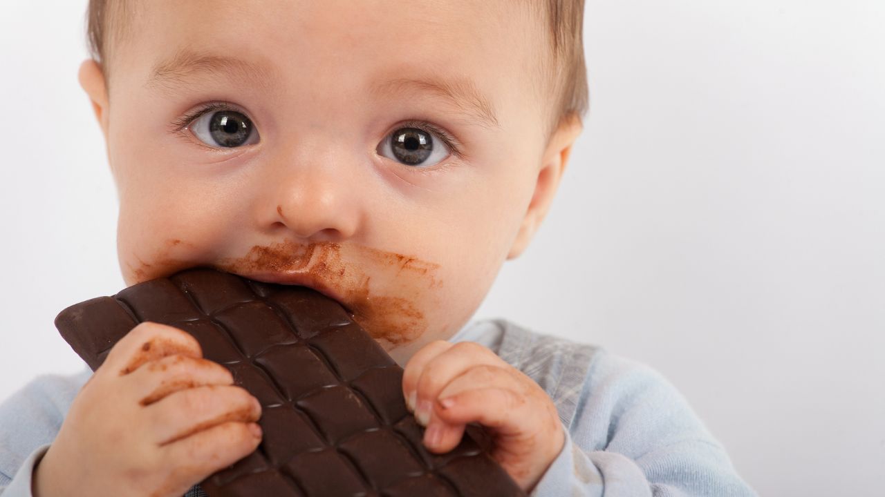 Você sabe com quantos anos seu filho já pode comer chocolate?