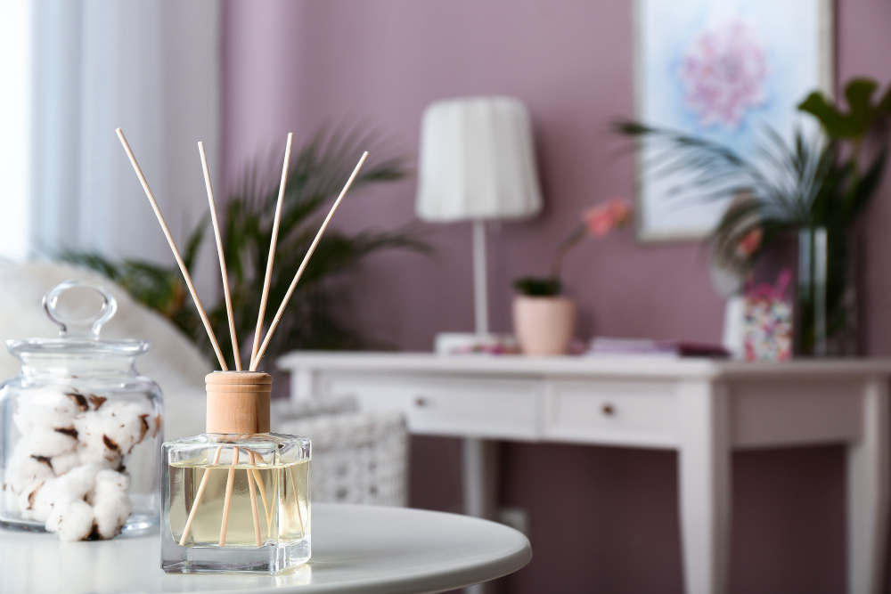 Casa chique tem cheiro? Descubra como perfumar seu lar com aromas marcantes