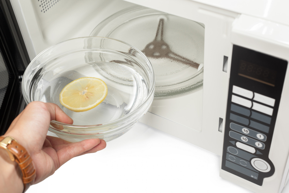 Truque caseiro para limpar o micro-ondas em poucos minutos e deixá-lo brilhando