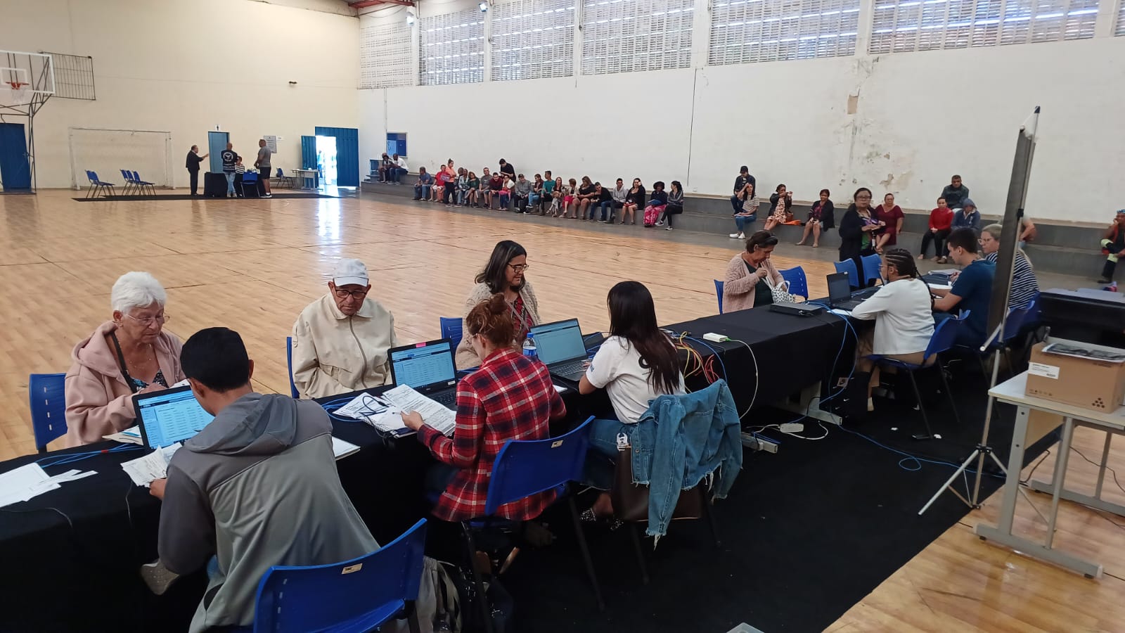 CDHU e Prefeitura de Franca ajudam centenas de moradores a regularizar pendências