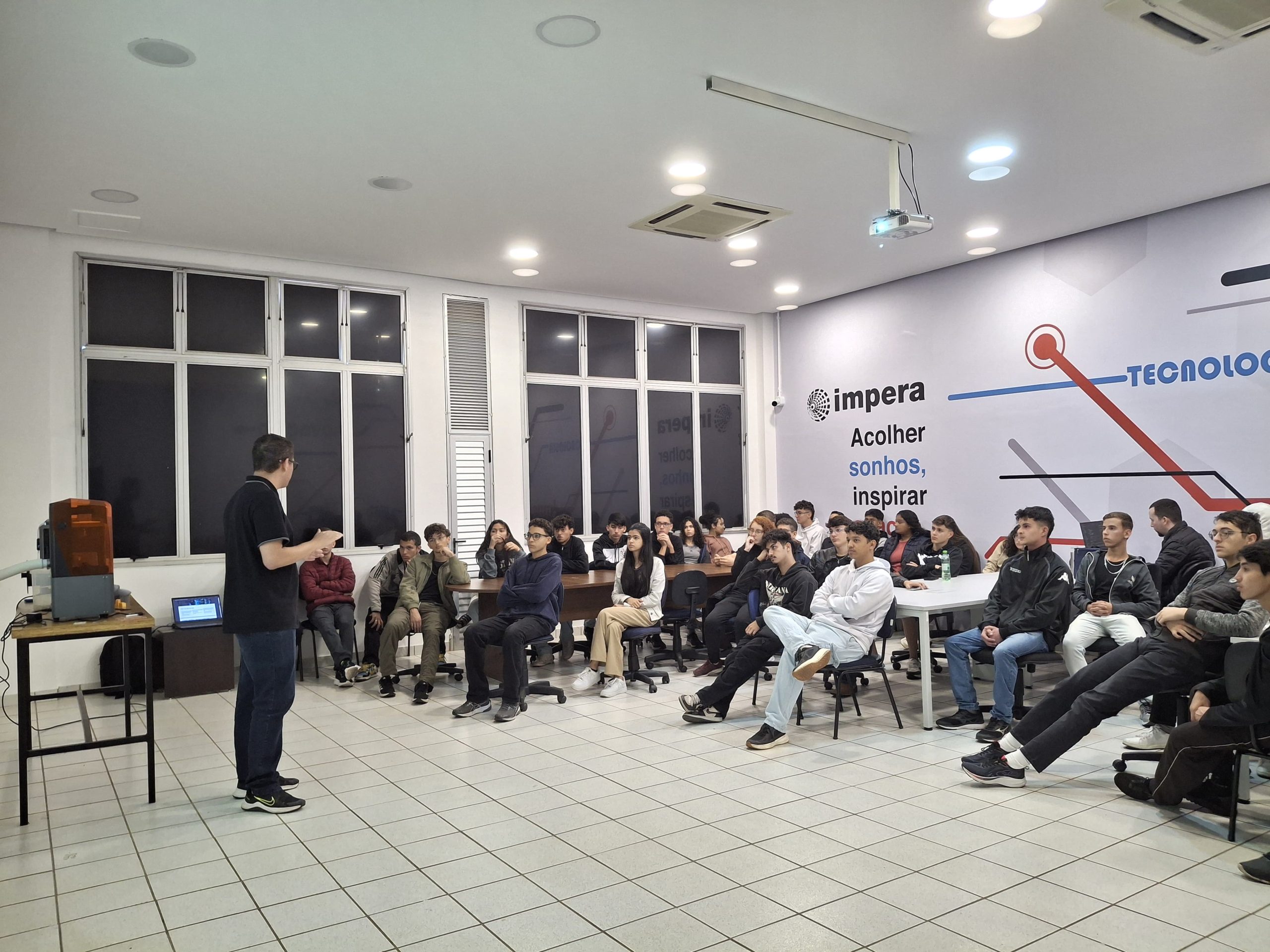 Visita à IMPERA inspira alunos da ETEC a empreender com tecnologia