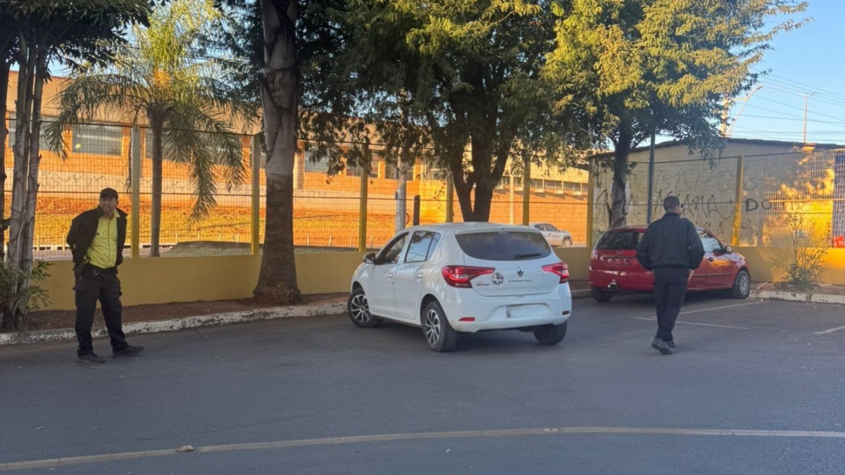 Aluna chega para prova de motorista dirigindo seu carro e leva multa de R$ 880,40
