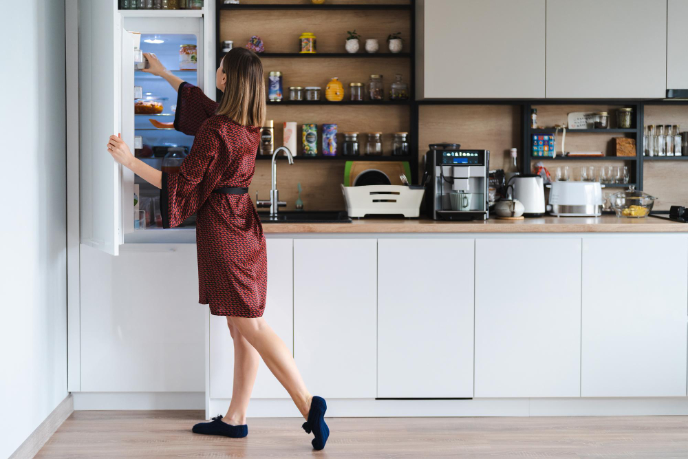 Adeus, bagunça! 4 dicas para deixar os armários da cozinha organizados e espaçosos