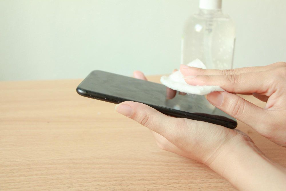 Seu celular está limpo? Veja dicas para higienizar um dos objetos mais contaminados