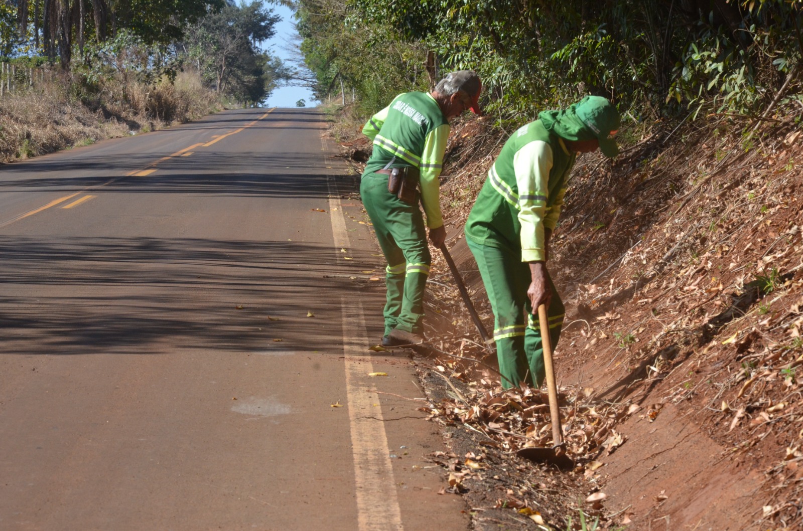 Estrada do Paiolzinho passa por manutenção para garantir mais segurança no tráfego