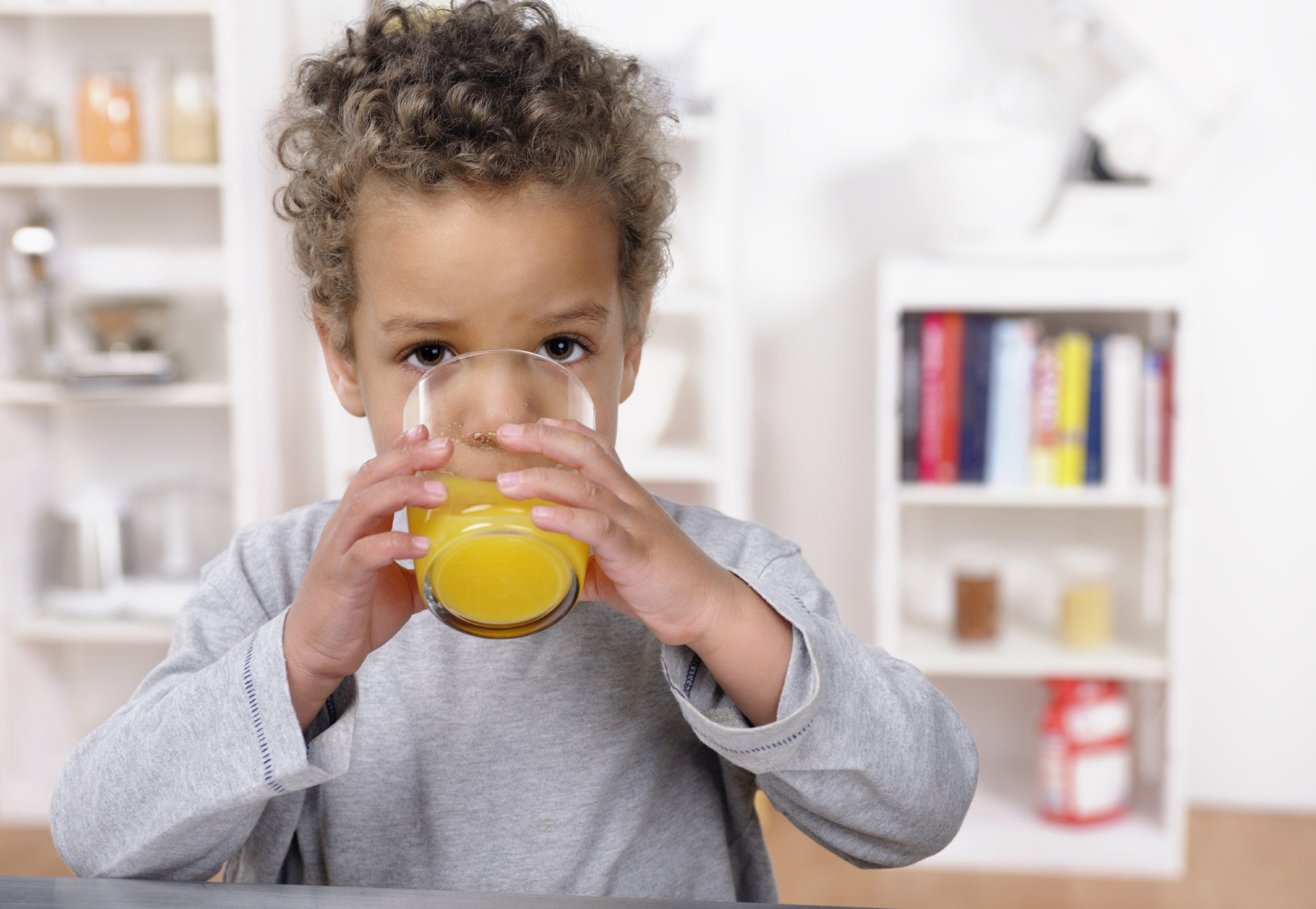 Veja 5 alimentos que parecem, mas não são saudáveis para o seu filho