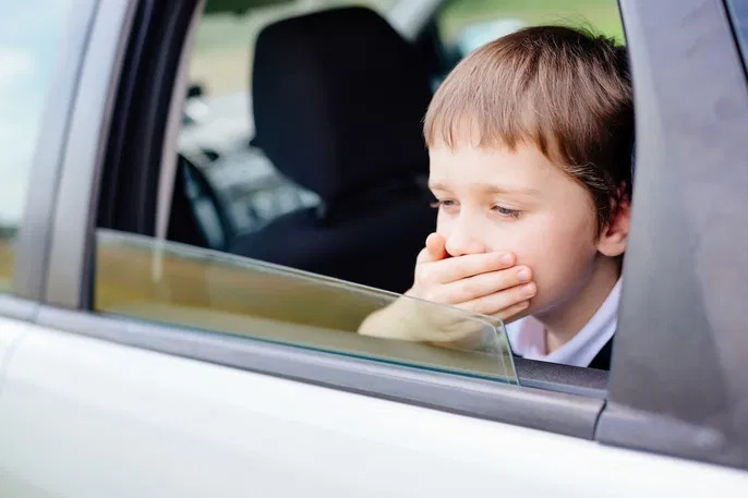 Conheça o som que é capaz de aliviar enjoo em carro em apenas 1 minuto