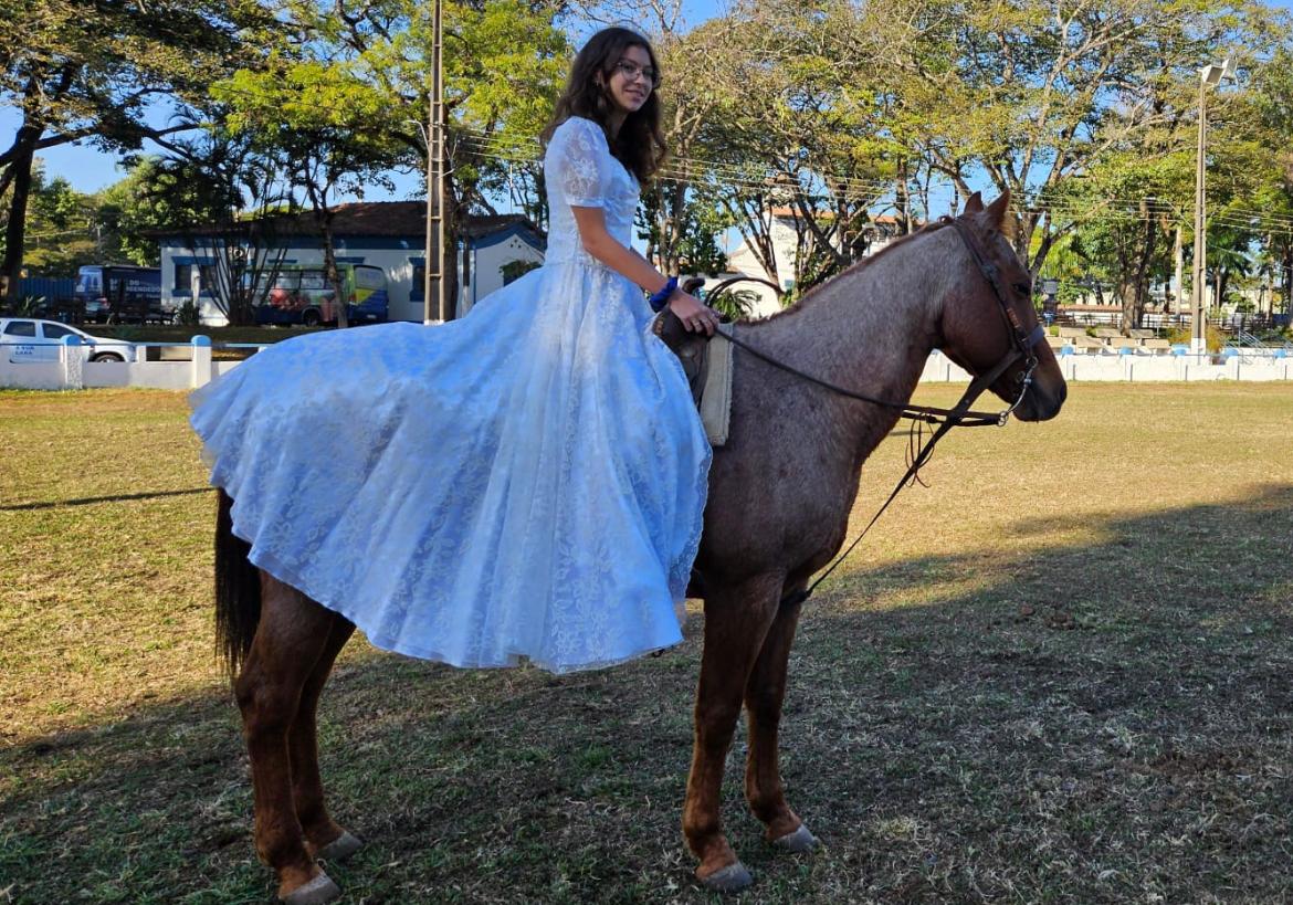 Veja a história de Alice, que com 12 anos será a princesa nas Cavalhadas de Franca