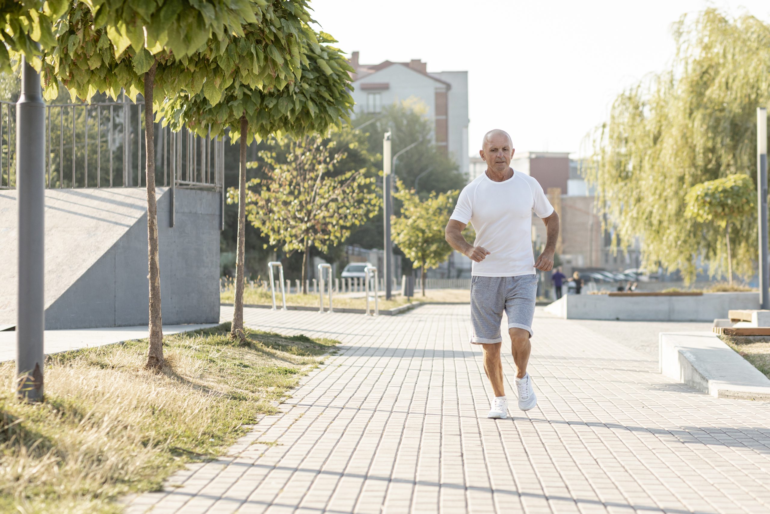 Preocupado com o Alzheimer? Comece a caminhar, sugere novo estudo