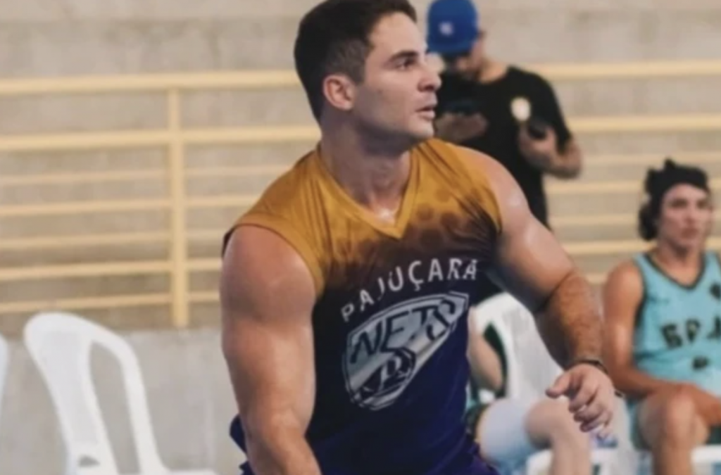 Ex-jogador de basquete choca o país ao agredir brutalmente namorada; ele está preso