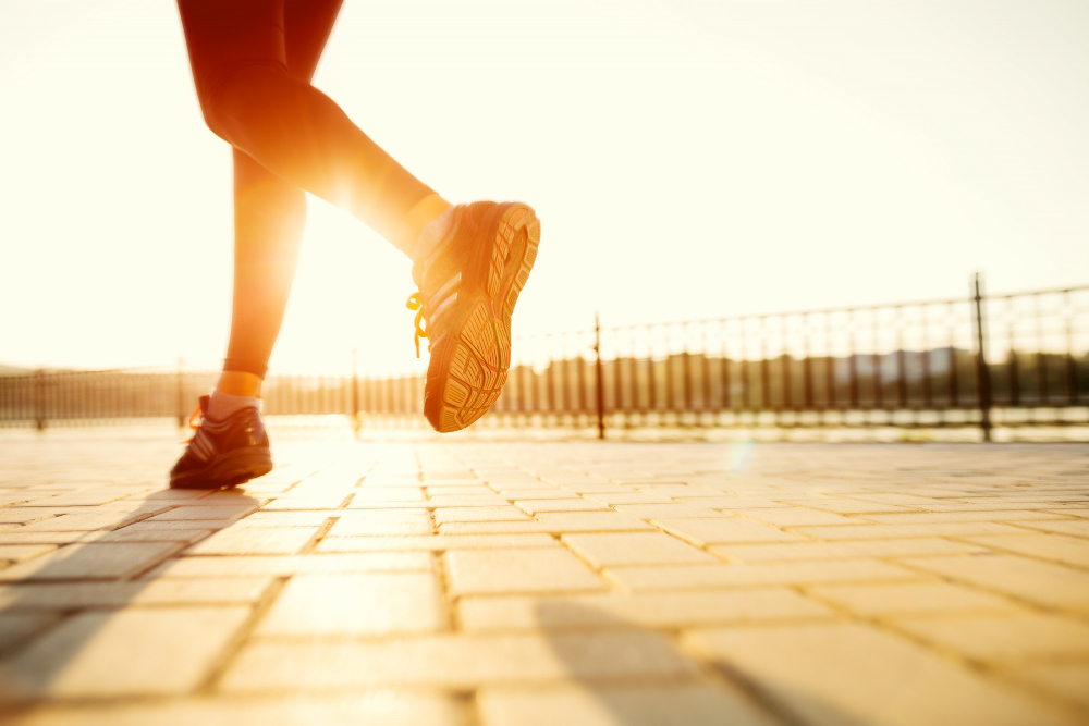 Antes de calçar o tênis, corrida de rua exige planejamento e cuidado com o corpo