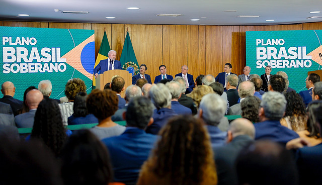 Fabricantes e sapateiros de olho no tarifaço; governo quer evitar queda no emprego
