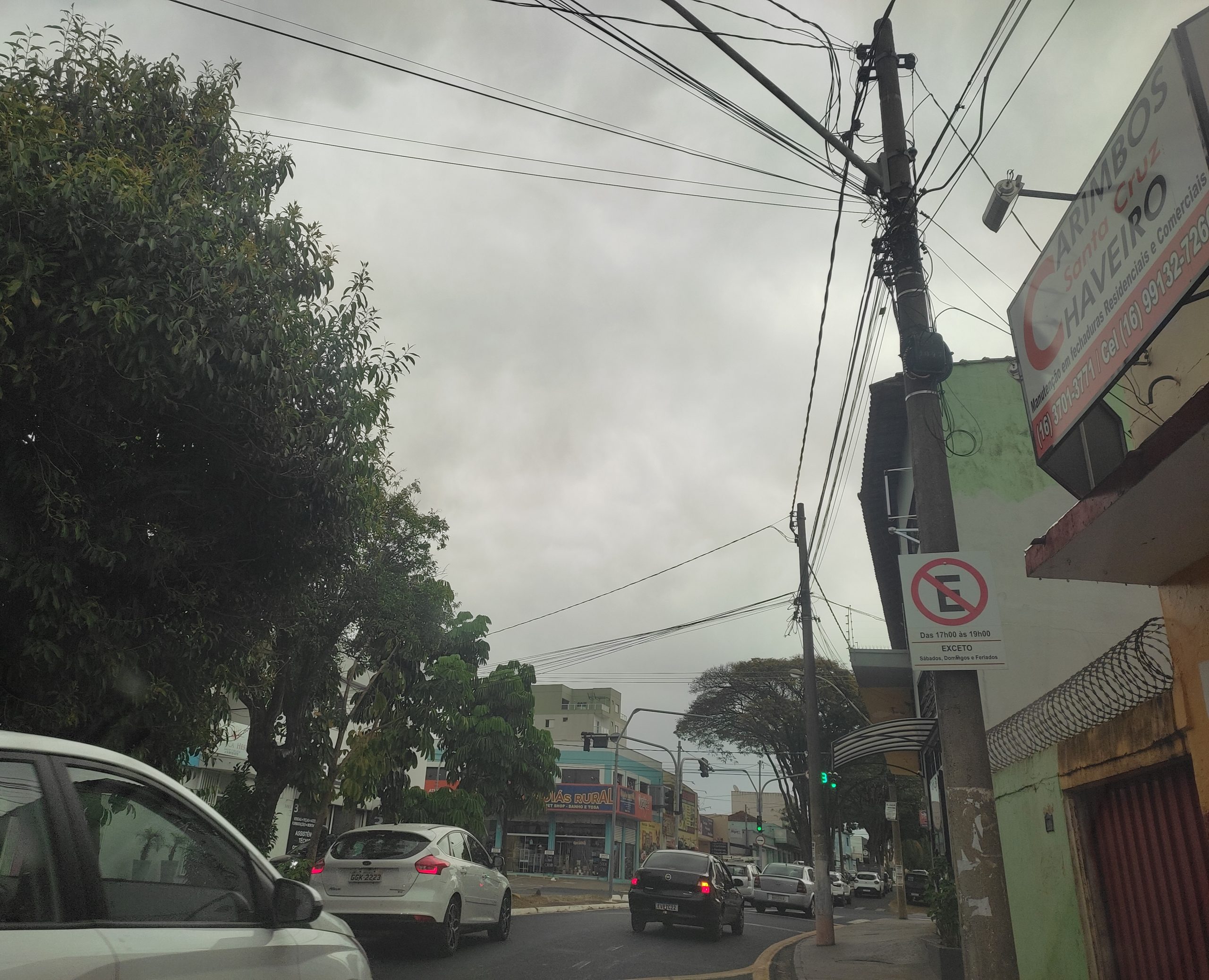 Virada no tempo surpreende francanos com queda brusca de temperatura e chuva