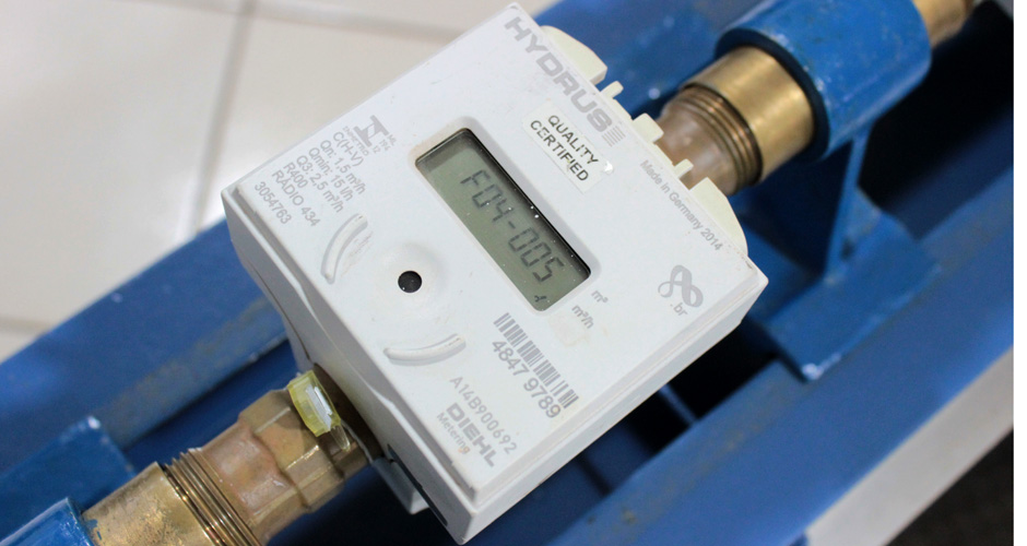 Sabesp começa a instalar medidores inteligentes para ler o consumo de água das casas