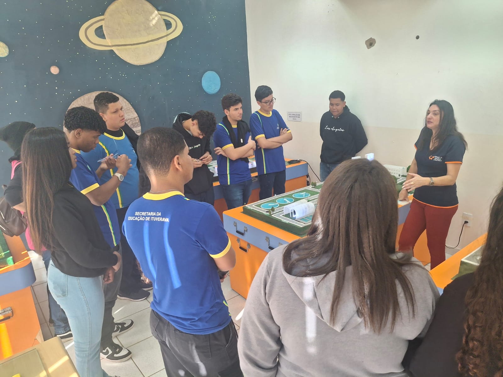 Museu Interativo de Ciências recebe estudantes e estimula aprendizado prático