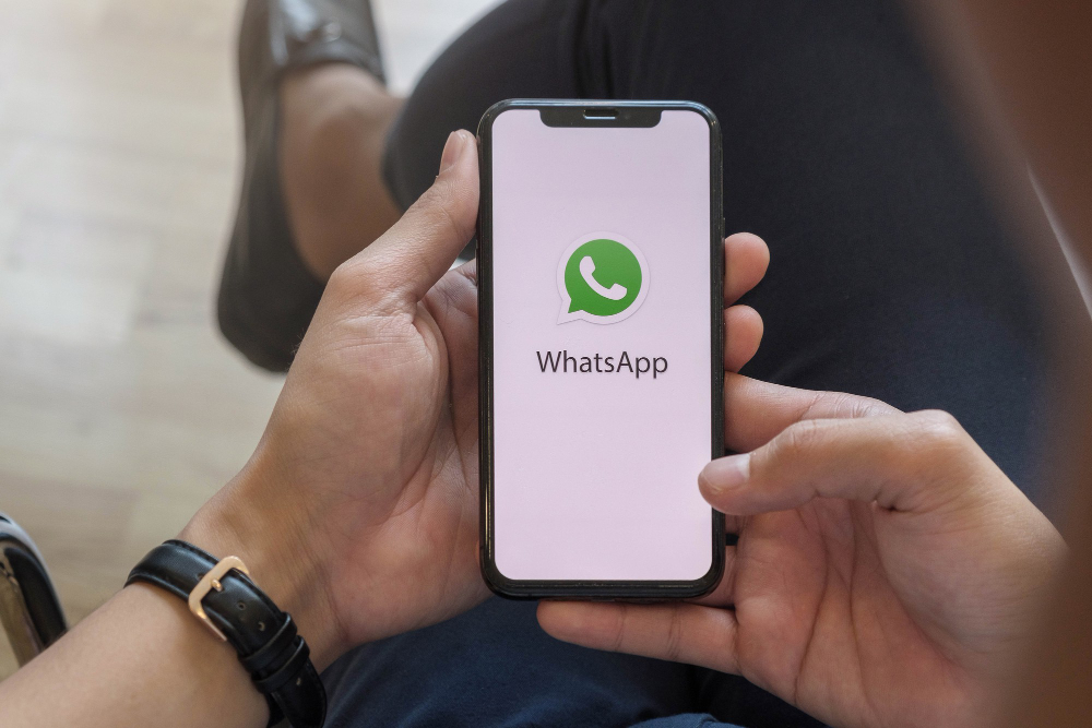 Como liberar memória no celular limpando a lixeira escondida do WhatsApp