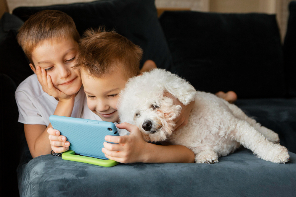 5 dicas de como os pets ajudam no desenvolvimento emocional e social das crianças