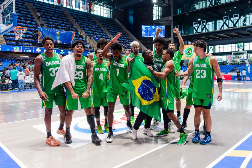 Brasil vira contra Estados Unidos e garante vaga para a decisão da AmeriCup 2025