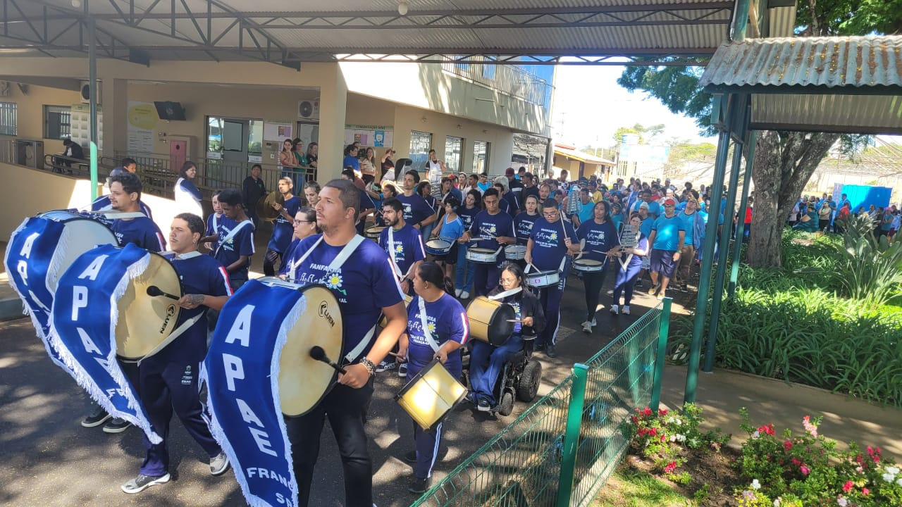 Fanfarra da APAE de Franca leva inclusão e música ao desfile de 7 de Setembro