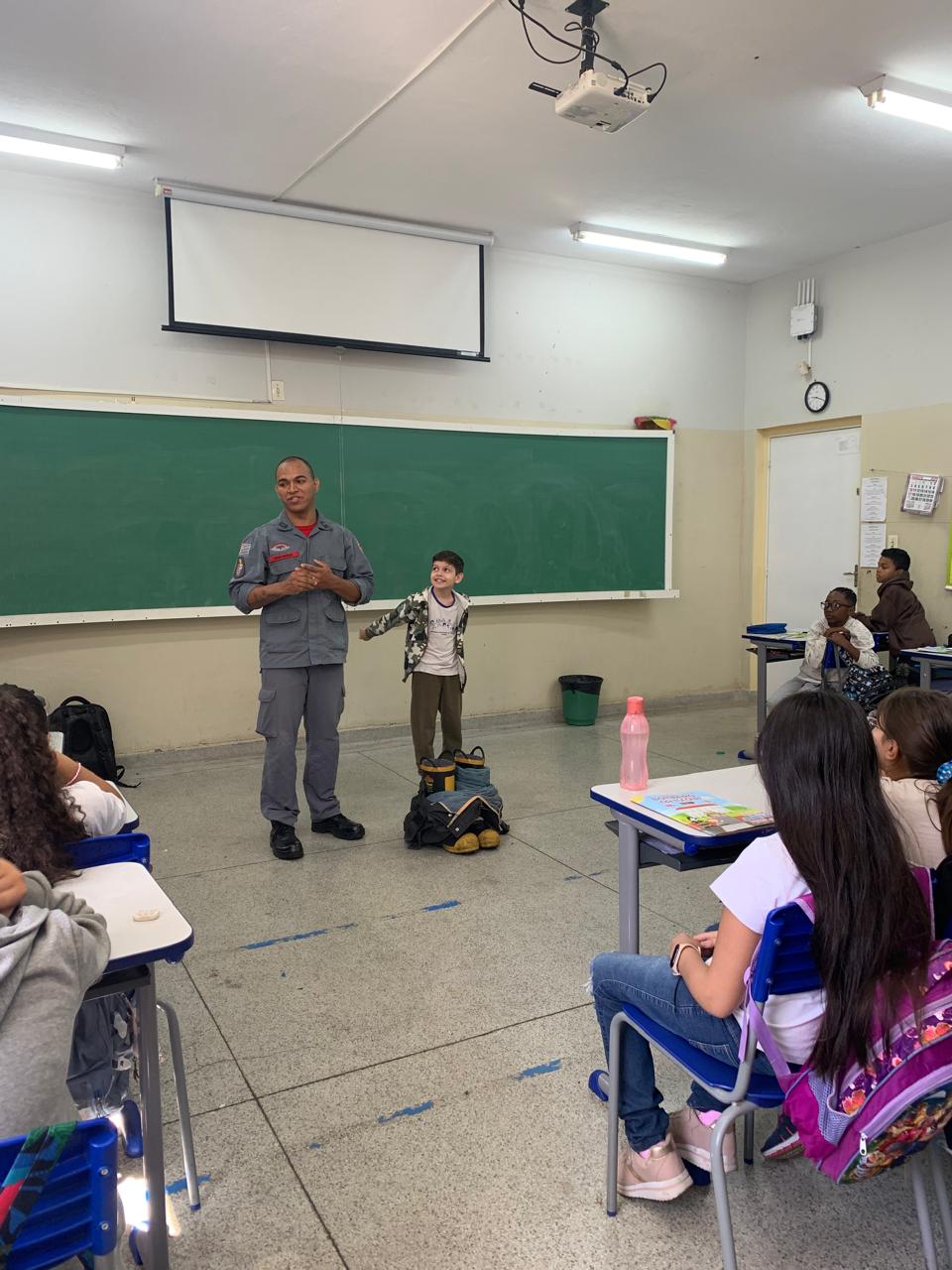 Programa Bombeiro na Escola prepara estudantes de Franca para agir em emergências