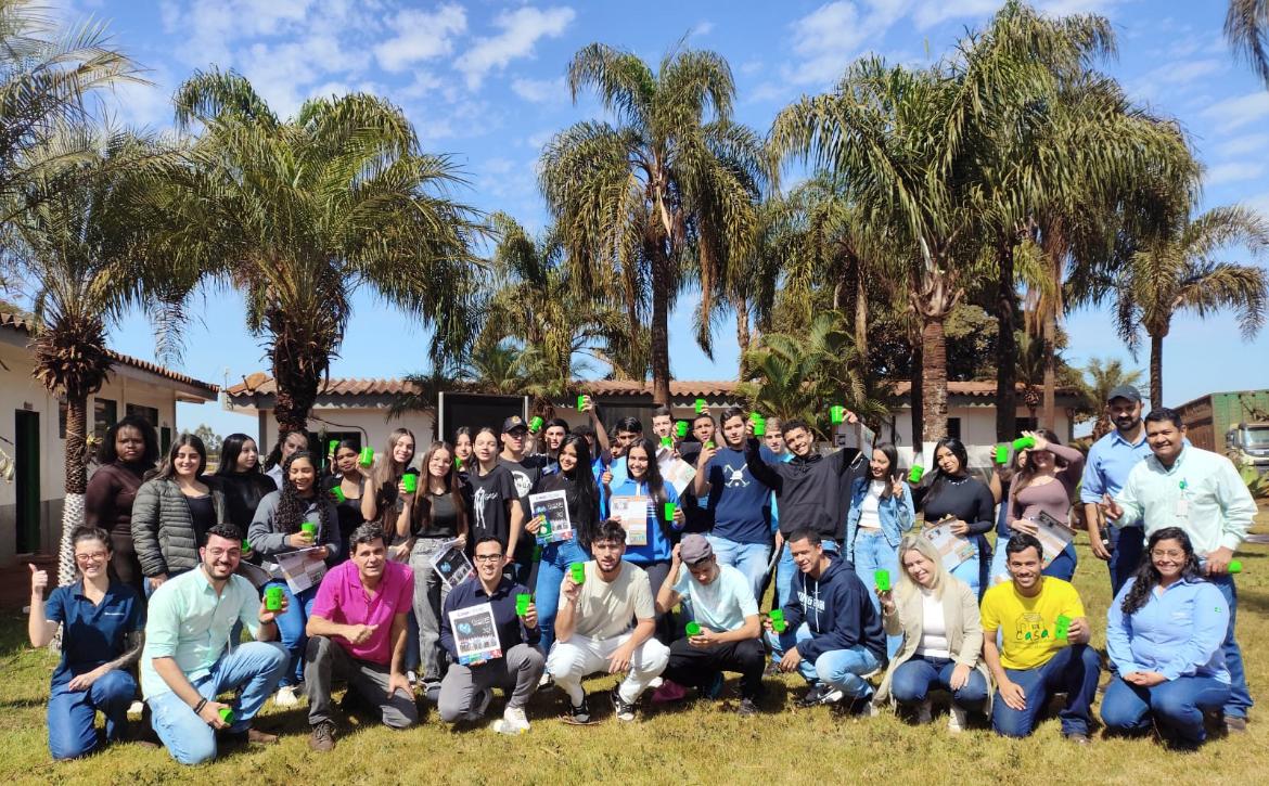 Escola estadual de Pedregulho leva alunos para visita a órgãos e empresas em SP