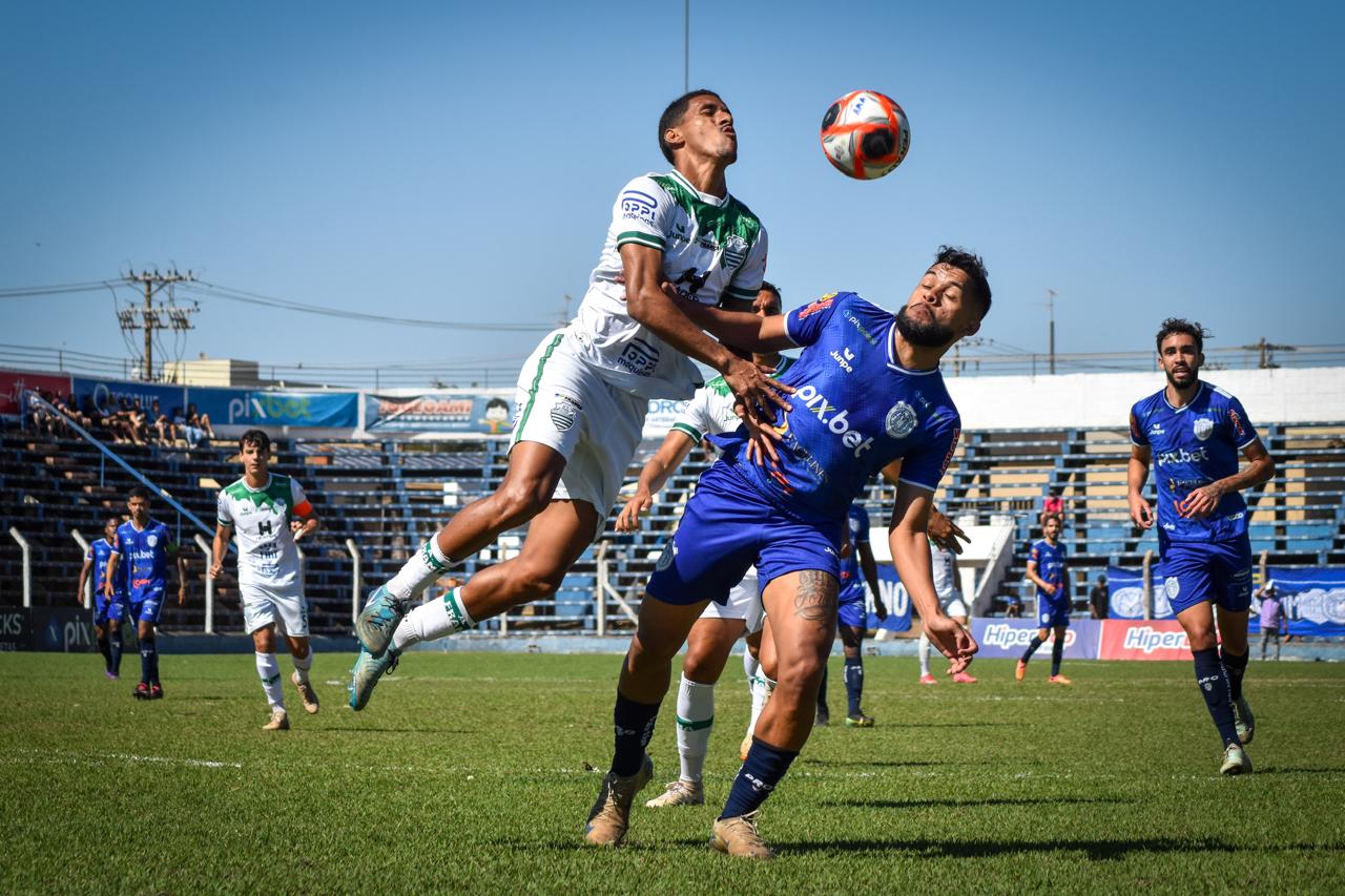 Artilheiro da classificação da Francana, Jhonata destaca confiança e vontade do time
