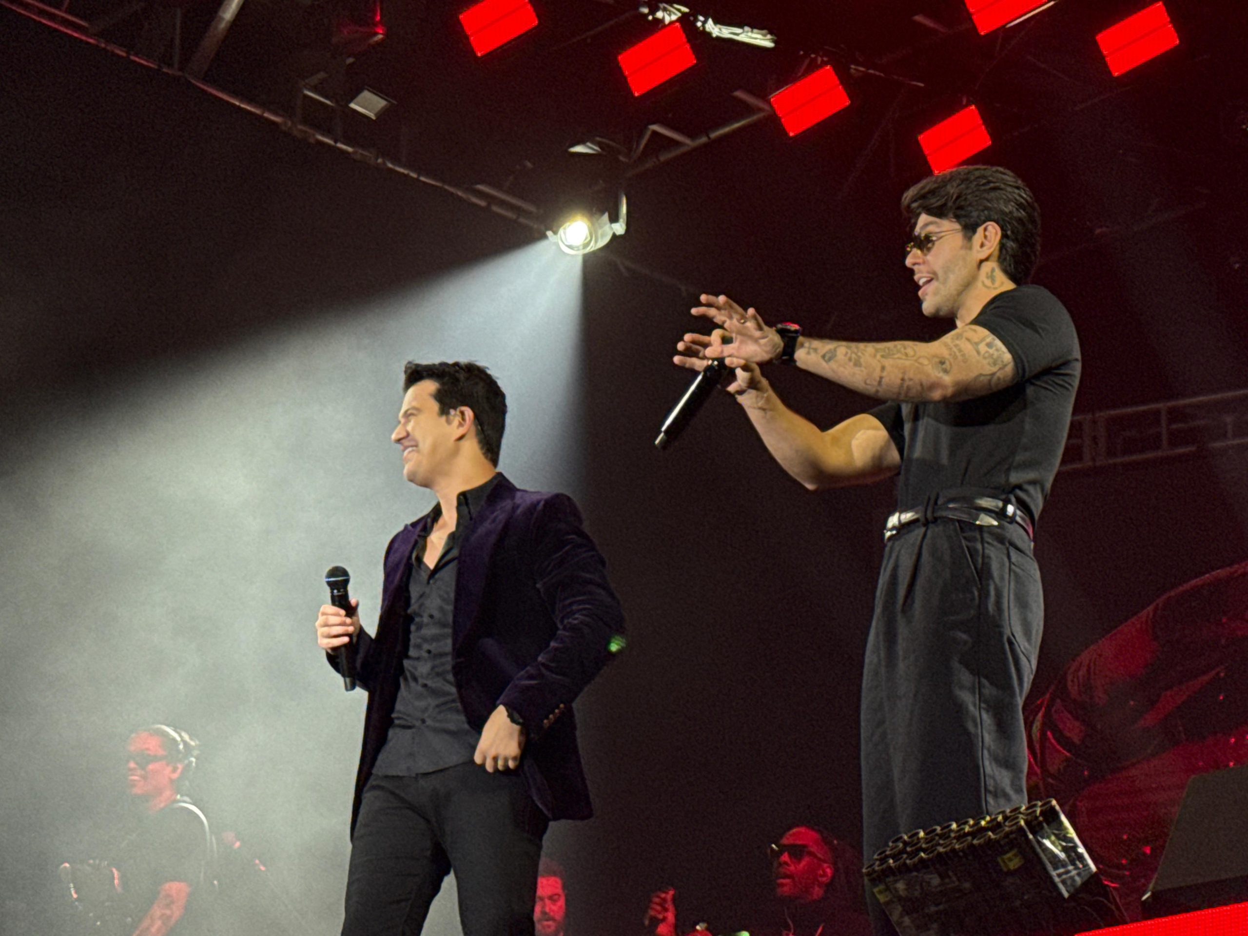 Hugo & Guilherme apresentam hits no Franca Rodeo Music; show tem pedido de casamento