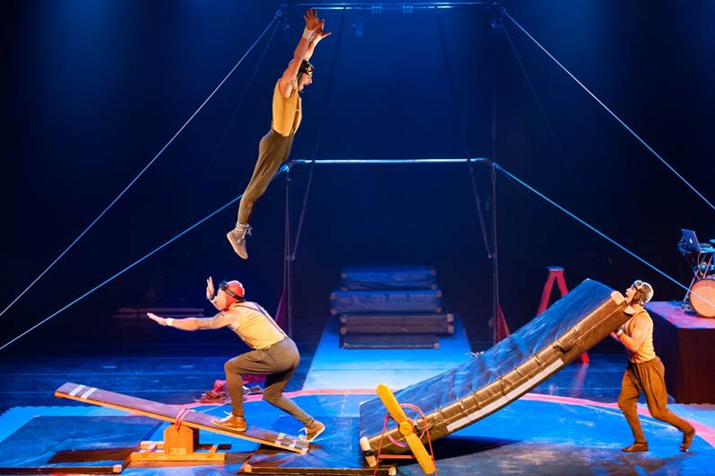 “Vaiqueeuvoo” leva acrobacias aéreas ao palco do Sesc Franca em história dos anos 30