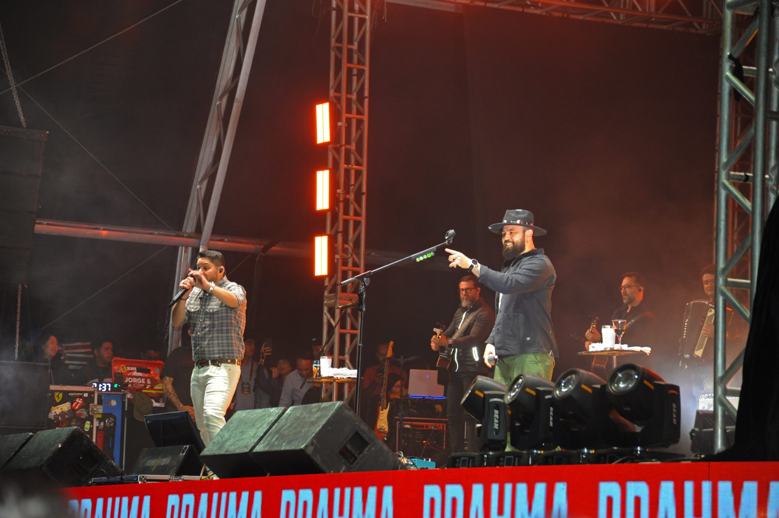 Show histórico de Jorge e Mateus e montarias marcam abertura do Franca Rodeo Music
